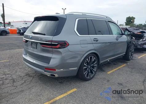 2025 BMW X7 xDrive40I z USA, uszkodzony, nr VIN 5UX23EM02S9W46547